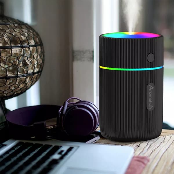 Svart USB-aromdiffusor för bilen - LED-luftfuktare + olja