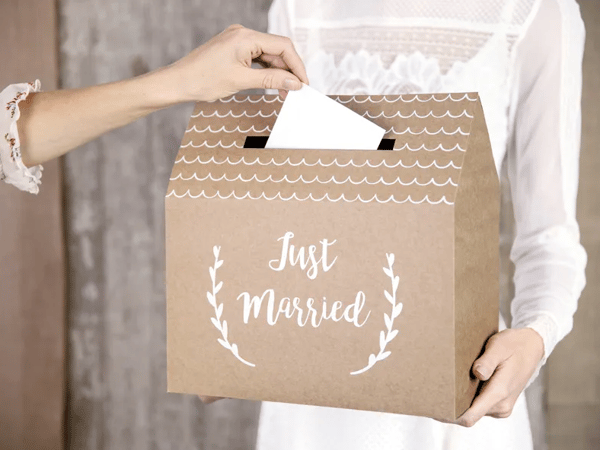 Just Married kraftkuvertlåda 30x30 5x16cm