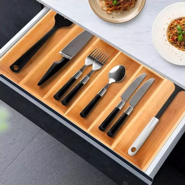 Bestikorganisator i træ