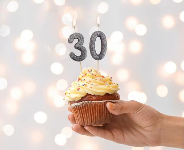 Piker-kynttilä numero 0 ZERO musta glitter