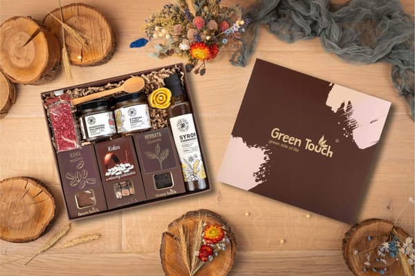 Presentkorg set kaffe te sirap syltetøy choklad i en låda