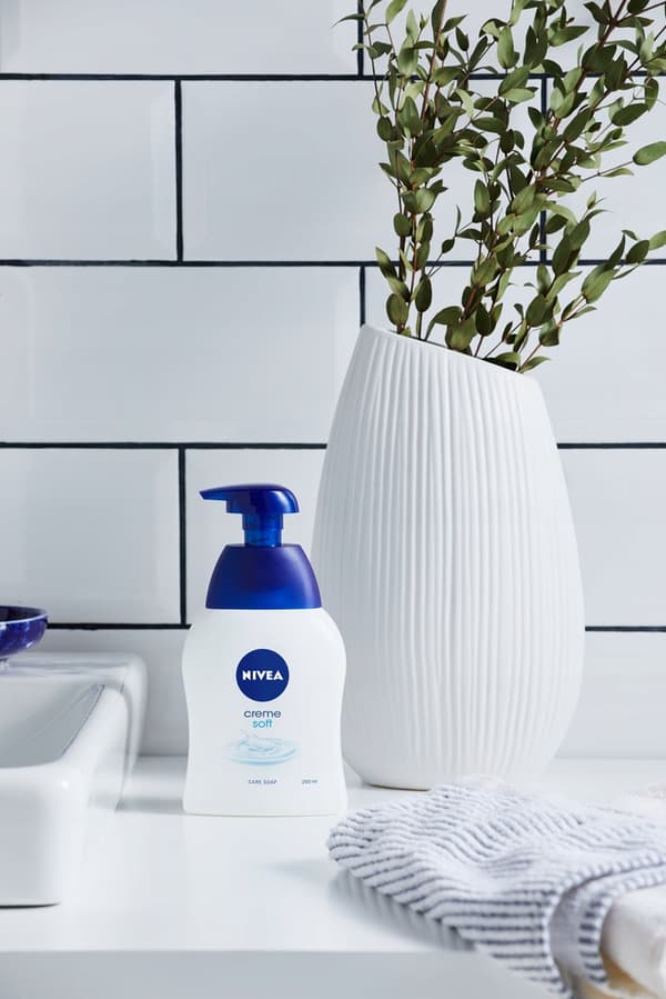 222813 NIVEA Creme Soft Flytande krämsåpa 250 ml