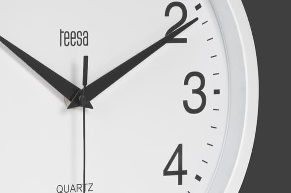 Vægur 25 cm Teesa hvid moderne lydløst