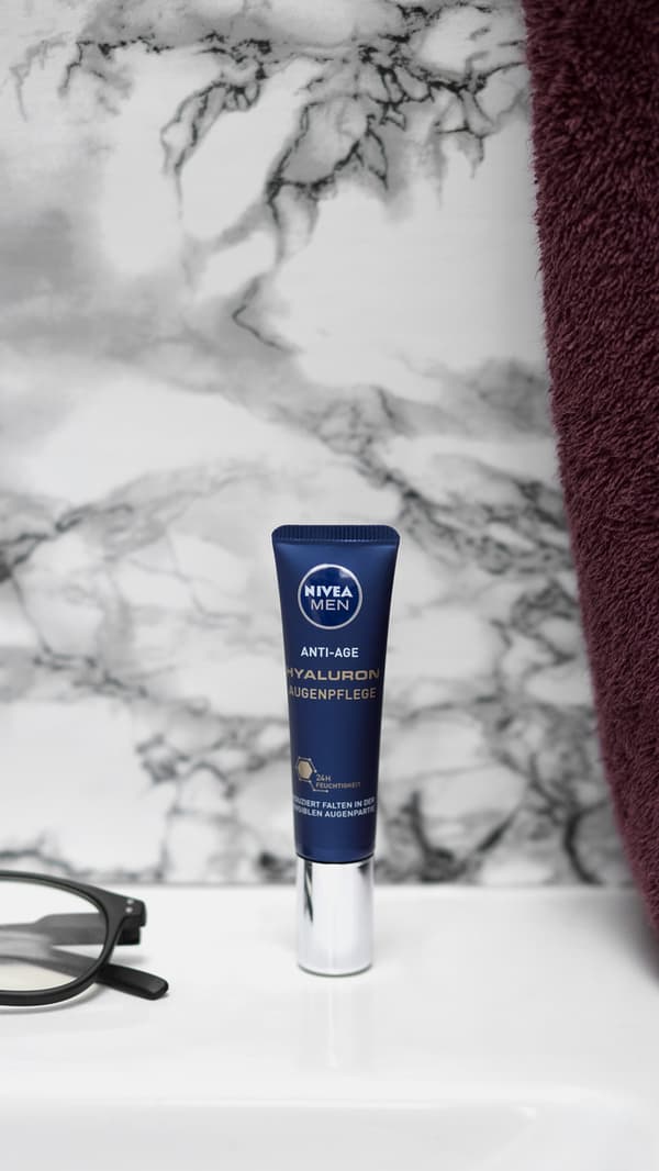 819789 NIVEA MEN HYALURON rypyillä vastustava silmäkerma