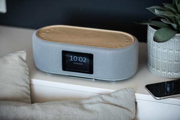 PEAQ PCR 120BT-W-2 DAB+ clockradio trådløs lysegrå