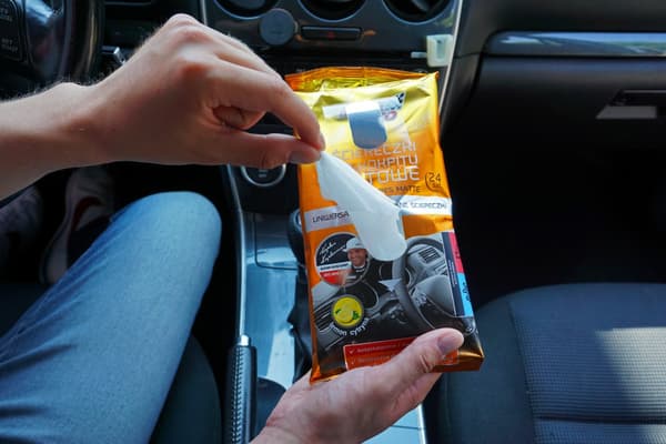 MOJE AUTO - Ohjaamon puhdistusliina Mate - Sitruuna - 24 kpl