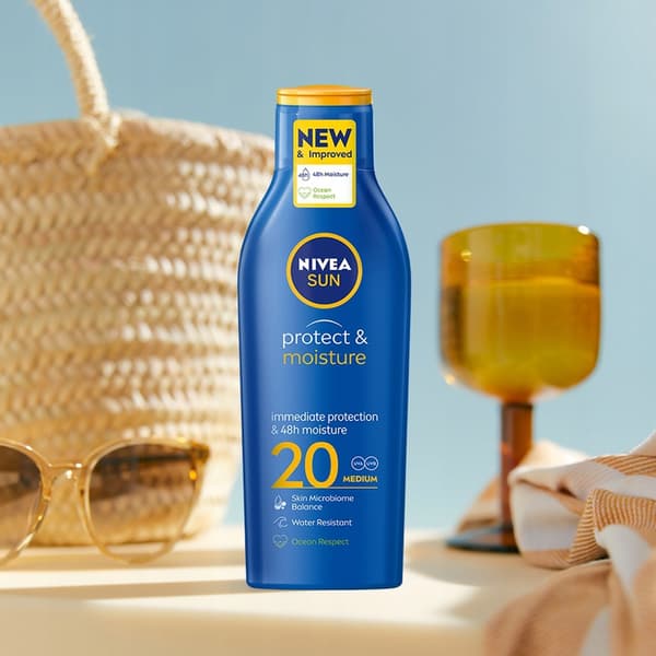 077260 NIVEA SUN Kosteuttava voide SPF20 200 ml