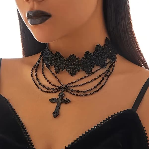 Sort blonde choker med kors