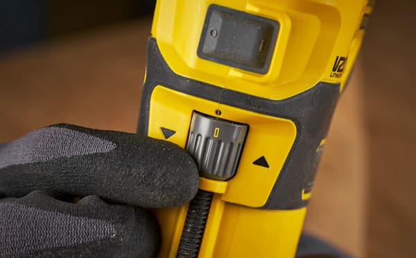 Batteridriven fräsmaskin 8mm V20 18V 0*AH - S/SFMCW400B