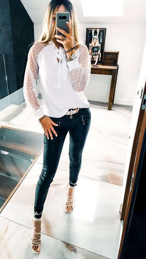 Elegant bluse med sløjfe prikket net M