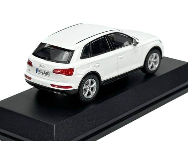 FORHANDLERMODEL AUDI Q5 IBIS HVID 1:43 501.16.056.31