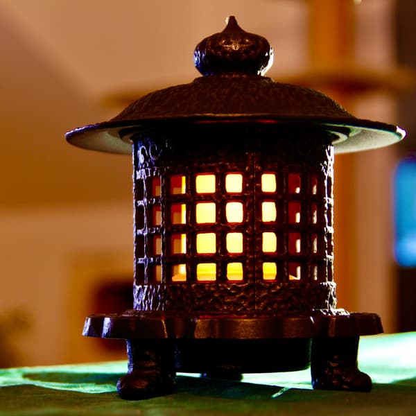 LED PEJSLAMPE STØBEJERNSLAMPE 3D-LAMPE MED BEVÆGELIG ILDFLAMM