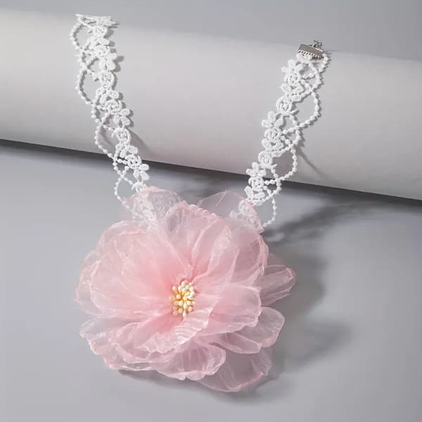 Hvid Blondechoker Med Rosa Blomst
