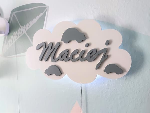 Sky-natlampe med navn + biler