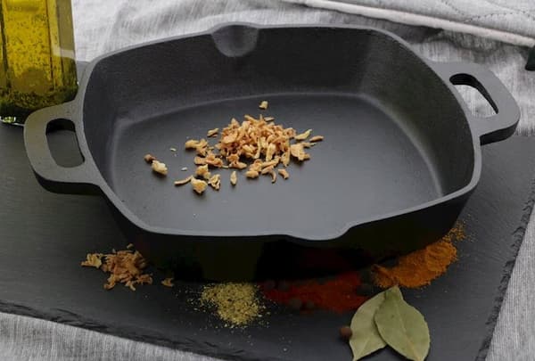 SERVERINGSFAT I SVART GJUTJÄRN