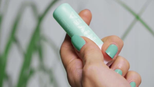 NIVEA Närande lippeelingkräm Aloe 4,8g