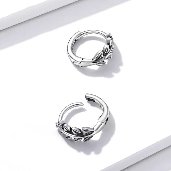 Silverringörhängen med löv, spännen i 925 silver