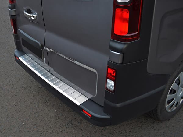 Baklucka-dekorationslist rostfritt stål krom Renault Trafic 2015-