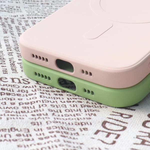 MagSafe-kompatibelt silikonecover til iPhone 15 Pro Max - lyserød
