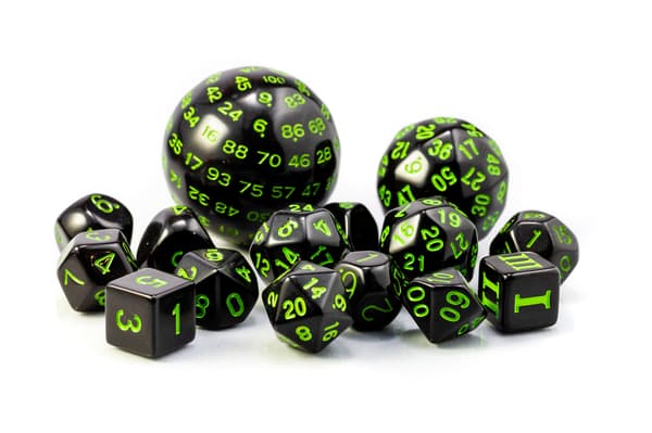 RPG-tärningar svarta och gröna set med 15 tärningar