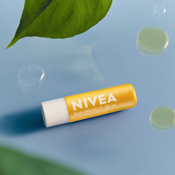 551269 NIVEA Solbeskyttelse Plejende læbepomade