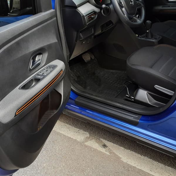 Sorte sidepanelbeskyttere til Dacia Sandero fra 2021-