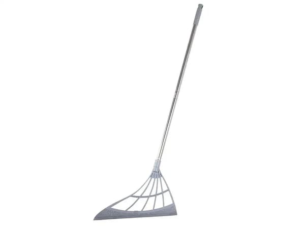 Magicbroom - silikoniharja lastalla