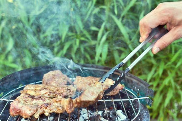 KØKKENTUNGEHÆNDER TIL SERVERING, SERVERING, KØD, GRILLNING, SALAT