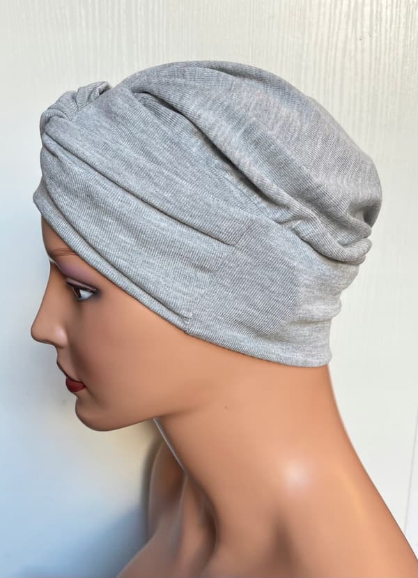 Turban Sara grå sweaterhue efterår vinter også efter kemoterapi