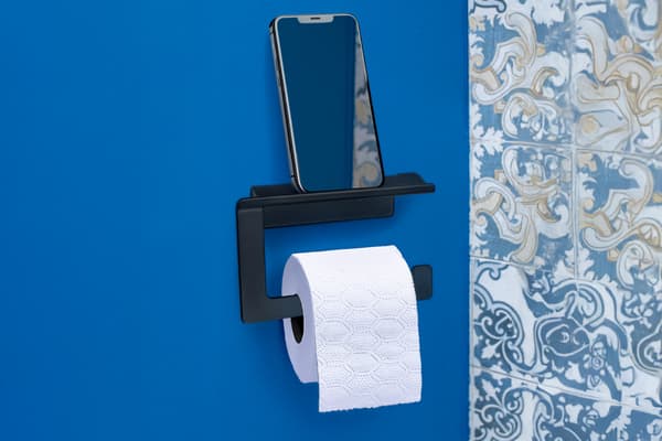 TOALETTPAPPERSHÅLLARE