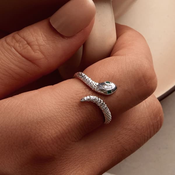 Silver justerbar ring med grönt öga orm silver 925