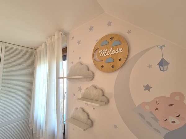 Tulajka natlampe med navnet Måne, stjerner, skyer
