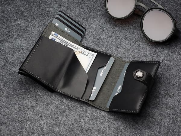 HIKER pung med Nomad lædernøglering, sort