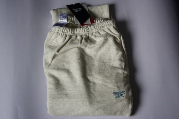 Reebok træningsbukser til kvinder grå logo M 0A9B5_B* BAGGRUNDE