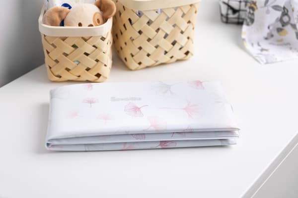 REJSEPUSLEBORD MED BOTANISK PINK PRINT