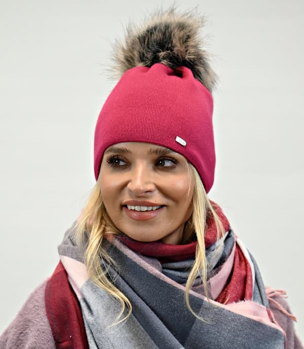 Fuchsia dame varm hue med pompon A13
