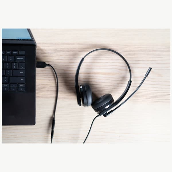 Creative HS-230 Kablede Hovedtelefoner med USB Mikrofon, Sort