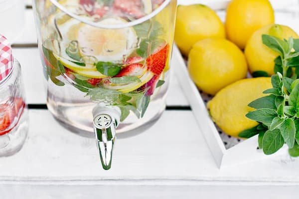 GLAS MED HANDTAN GLAS TIL LIMONADEVAND