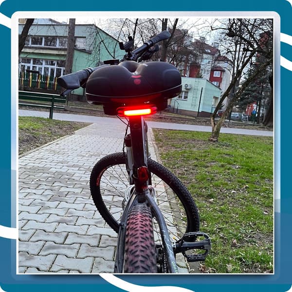 Komfortabel bred cykelsadel til den nye 2024-model + LED-lys