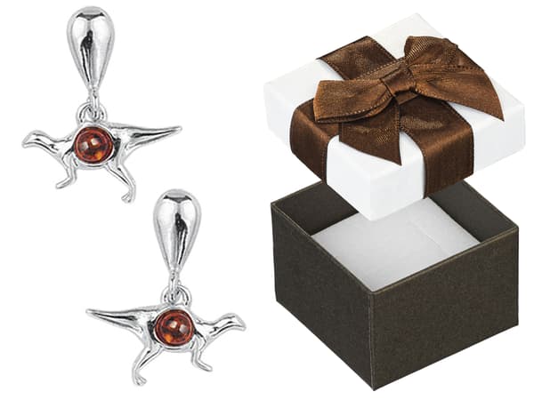 Silverörhängen med dinosaurier och bärnstensörhängen i 925-silver