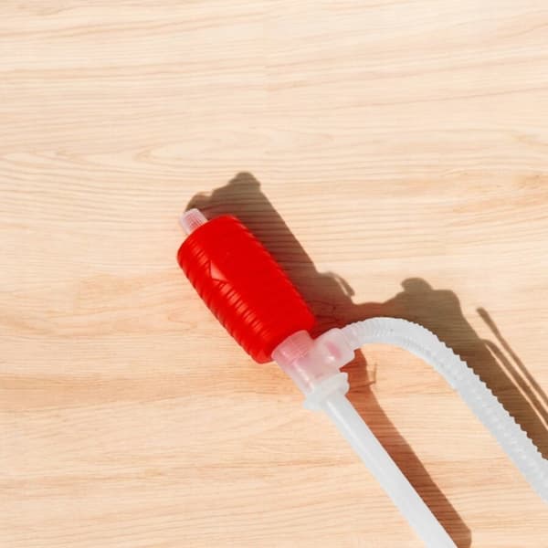 VINPUMP FÖR TÖMNING OCH DRÄNNING AV VIN MED HANDPUMP