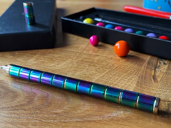 Antistress magnetisk metallfleecepenna multifunktionell som present