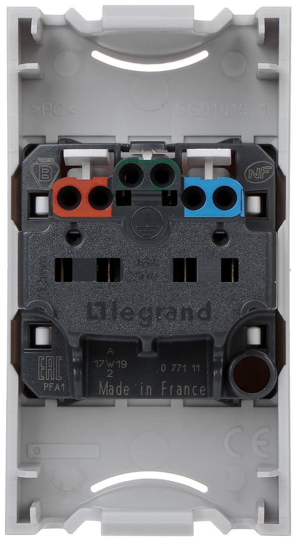 Yksittäispistorasia LE-004280 DIN TS-35 230 V 16 A legrand