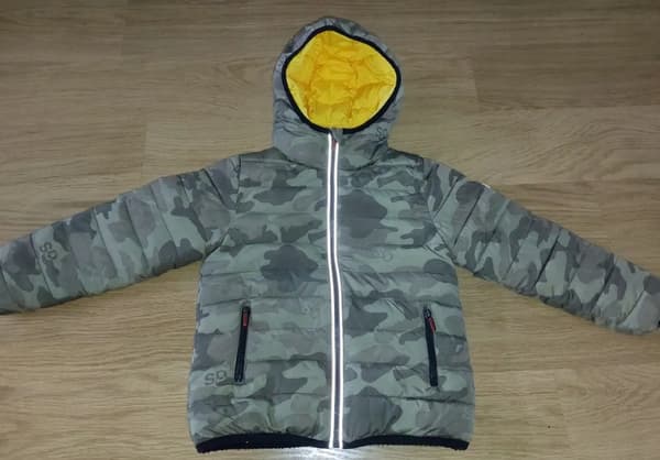 Superdry dubbelsidigt gul camo-vaddad vinterjacka flickor 116