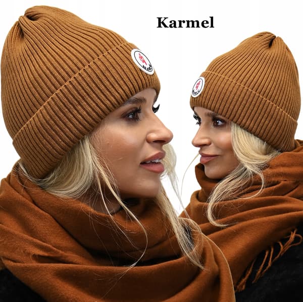 Snygg hösthatt med logotyp i karamellfärg n1