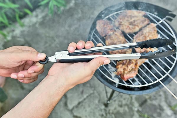KØKKENTUNGEHÆNDER TIL SERVERING, SERVERING, KØD, GRILLNING, SALAT