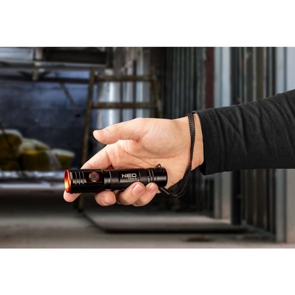 USB C LADATTAVA TASKULAMPPU 2000 LM CHN LED - T N99-067