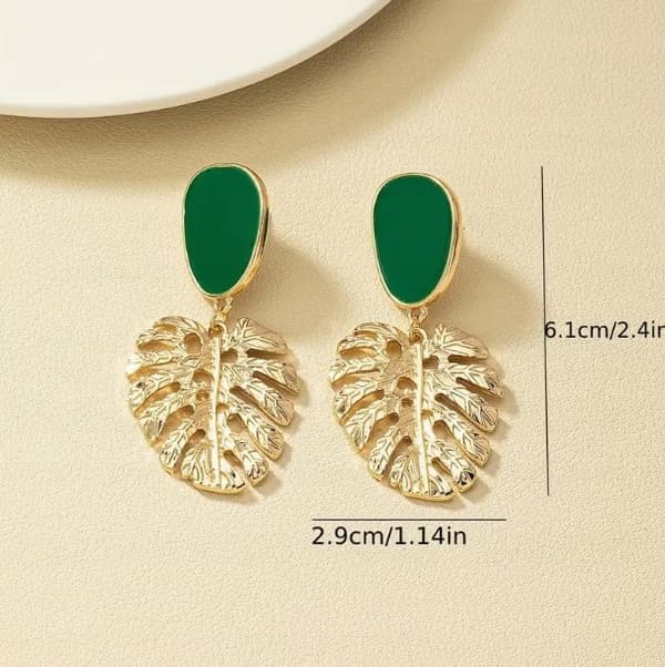 Eleganta monstera-blad örringar förgyllda