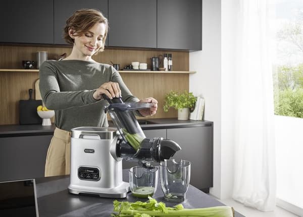 KOENIC KSJ 2050226 M långsamroterad fruktpress silver