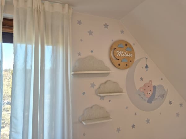 Tulajka natlampe med navnet Måne, stjerner, skyer
